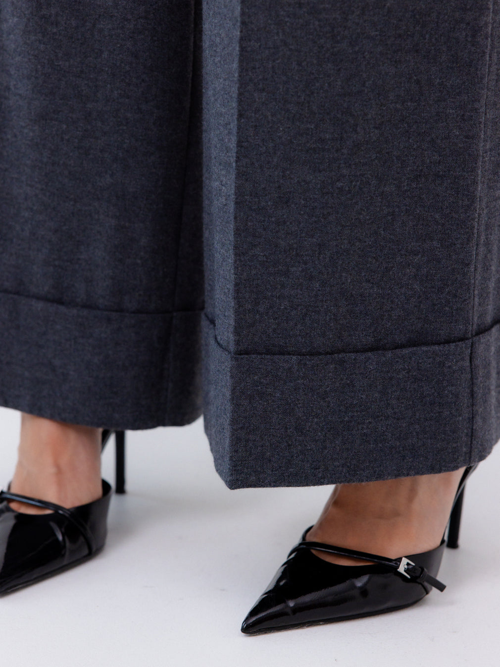 Pantaloni Timeless cu Manseta